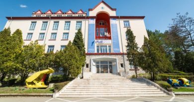 Universitatea din Petroșani / A N U N Ţ