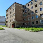 Vulcanul are un bloc-fantomă chiar în centrul orașului. Autoritățile promit: „Încercăm să îl dărâmăm… dar nu știm când”