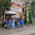 Coasigurații puși pe drumuri, la cozi