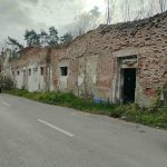 O clădire a nimănui amenință trecătorii, la Aninoasa