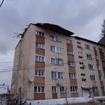 Intervenții ale pompierilor din Petroșani în Lupeni, din cauza vântului puternic. Acoperișuri desprinse la două blocuri