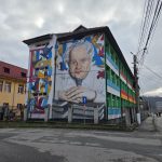 I.D Sîrbu privește Petrila, de pe școala ce îi poartă numele