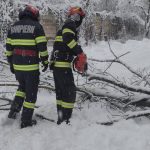 Zeci de intervenții ale autorităților în județul Hunedoara, în urma fenomenelor meteo severe. Peste 24.000 de consumatori fără energie electrică