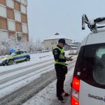 Șofer băut, surprins circulând pe un drum închis, transformat în pârtie, în Pasul Vâlcan