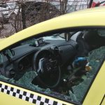 Bărbat surprins când a spart o mașină