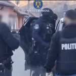 Hoți care furau din mina Vulcan, săltați de mascați