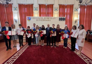 Elevii de 10 ai Hunedoarei, premiați de Consiliul Județean Hunedoara